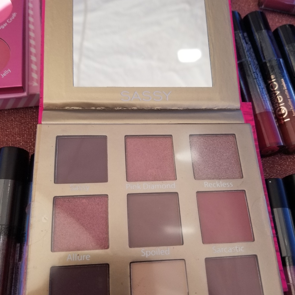 Cosmetics - Picture 4 of 4